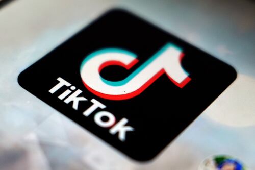 Algoritmo de TikTok manipula el contenido de las noticias