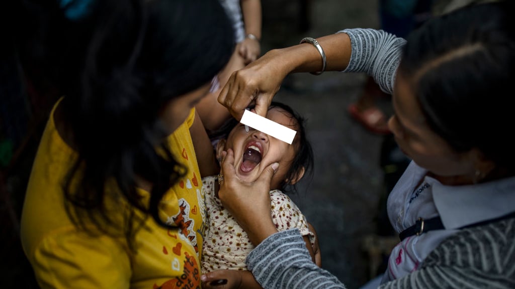 Países se comprometen a erradicar la polio ante la OMS