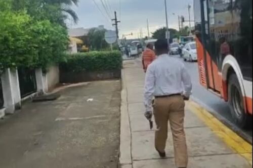 Echaron a conductor que dejó tirado el bus y dijo “me voy de esta mier…”