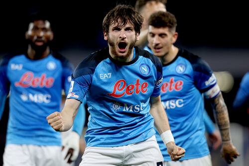 Napoli supera al Atalanta; extiende ventaja en el liderato