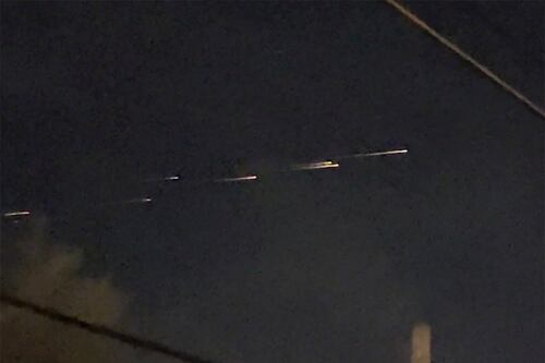 ¿Ovnis disparando? Misteriosos rayos iluminan cielo de California