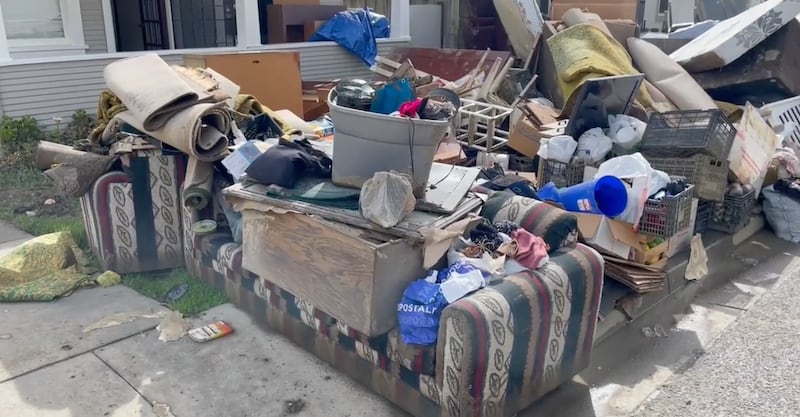 migrantes-viviendo-invernadero-California