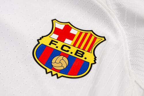 Barcelona sorprende con un uniforme en color blanco 