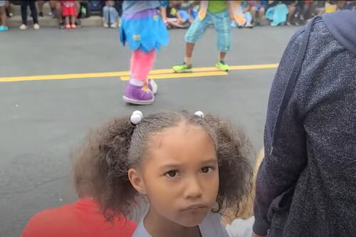 ¡Ocurrió de nuevo! Personajes de Sesame Place ignoran a una niña negra y la familia demanda por 25 millones de dólares