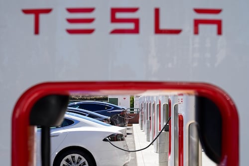Abren investigación contra Tesla tras quejas de conductores por problemas de seguridad