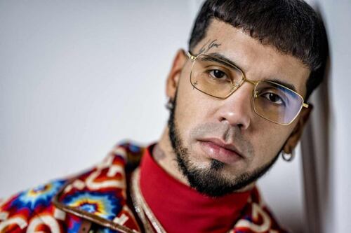 “Creo que se llama esquizofrenia”: Usuarios en internet llaman “loco” a Anuel AA