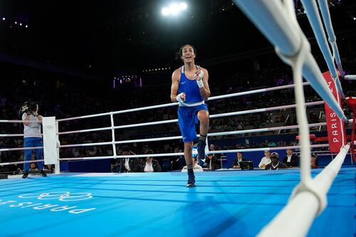 Imane Khelif peleará por el oro tras controversia de identidad de género