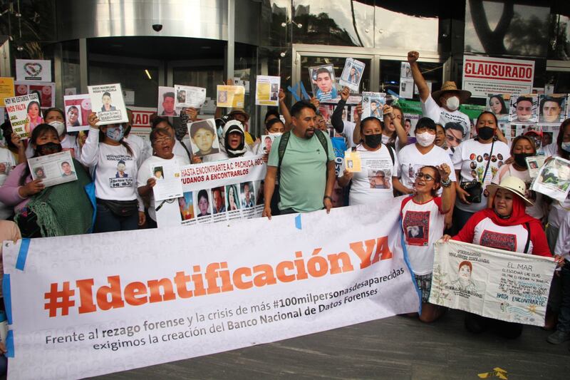 Familiares de desaparecidos clausuran las FGR