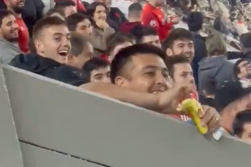 Repudio total a conductas racistas de hinchas de River Plate hacia brasileños de Fortaleza: les comenzaron a lanzar plátanos