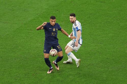 Mbappé, Benzema y Messi lideran el equipo ideal del 2022