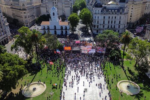 Milei afirma que quienes protestan contra sus medidas sufren “síndrome de Estocolmo”