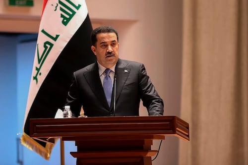 Parlamento de Irak aprueba primer gobierno en un año
