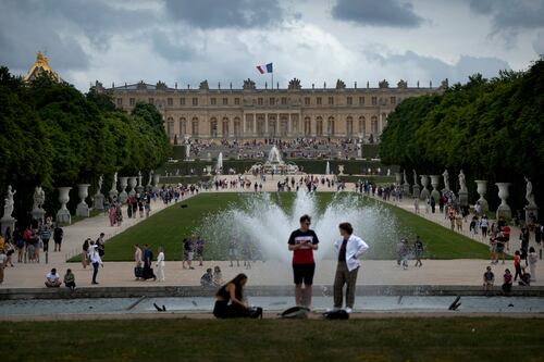 Desalojan por sexta vez el Palacio de Versalles tras otra amenaza de artefacto explosivo