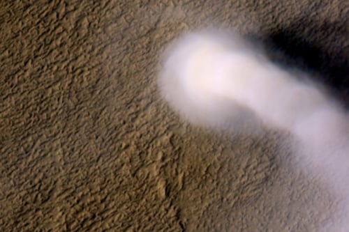 NASA analisa cratera Jezero, considerada a fonte mais ativa de ‘demônios da poeira’ em Marte