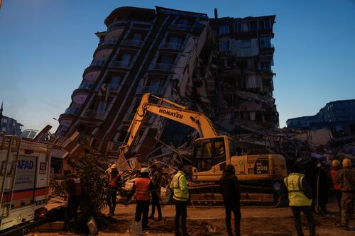 Terremotos de Turquía y Siria dejan al menos 24 mil 500 fallecidos