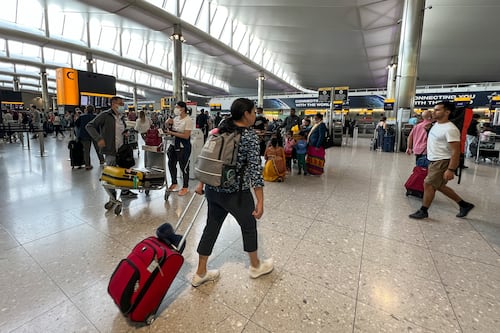 Aeropuerto Heathrow aumenta límite de pasajeros diarios