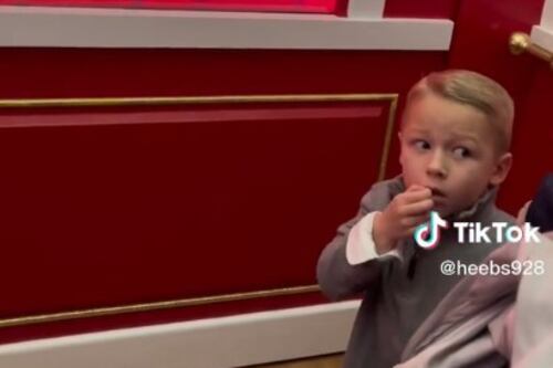 Niño es viral por su increíble y tierna reacción al conocer a Santa Claus
