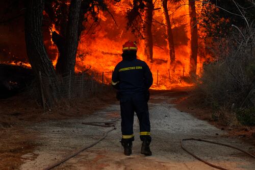 Grecia evacua zonas residenciales tras ‘el mayor incendio’ registrado en el país