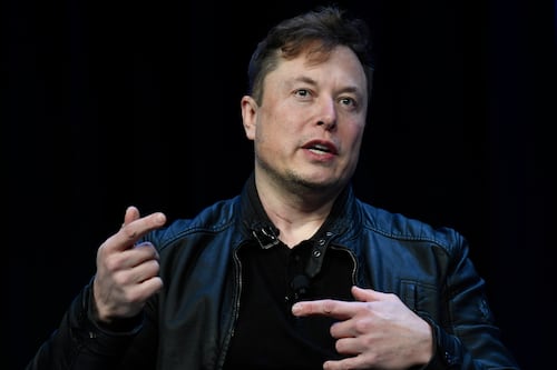 Elon Musk gana poder en el mundo digital y adquiere acciones de Twitter