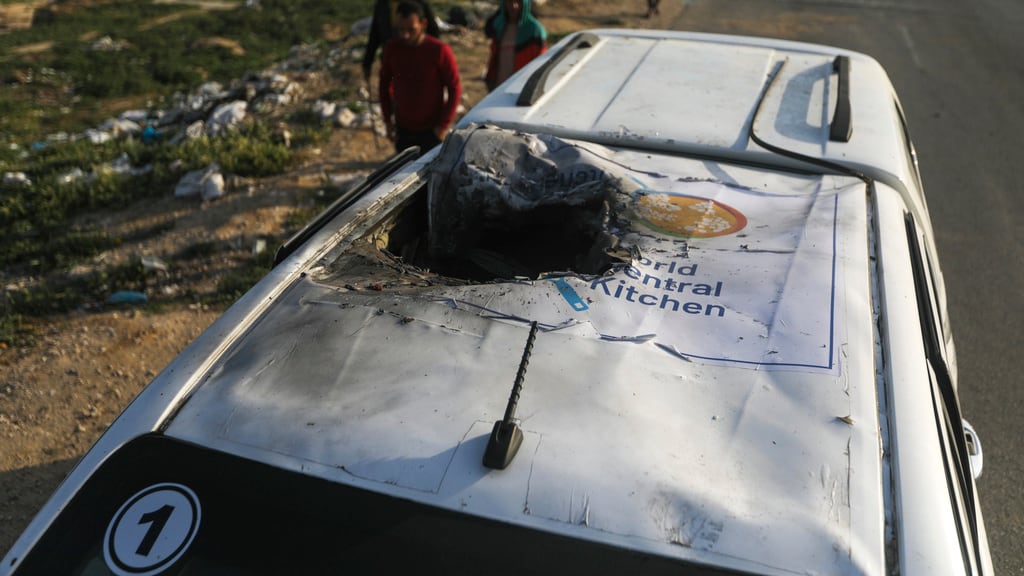 Auto de World Central Kitchen dañado por un ataque de Israel