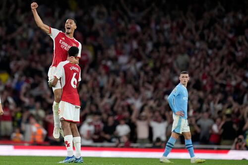Arsenal tumba al City de la cima de la Premier League
