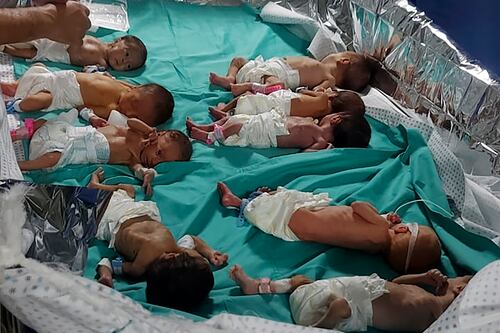 Rescatan a 31 bebés prematuros que estaban en el Hospital Al Shifa de Gaza