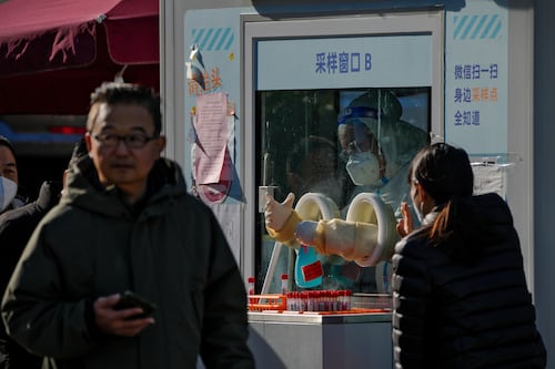 Tras cambios en las medidas anti Covid, habitantes de China están en paz