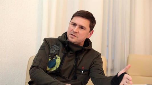 Mijailo Podoliak dice que China quiere demostrar que Rusia es insignificante