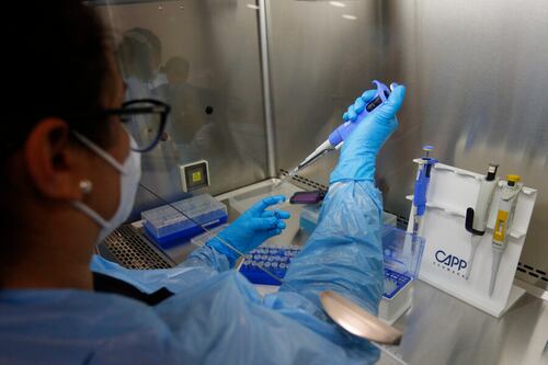 Chile reporta nuevo récord de casos covid: 14.780 contagios y positividad del 13,66%