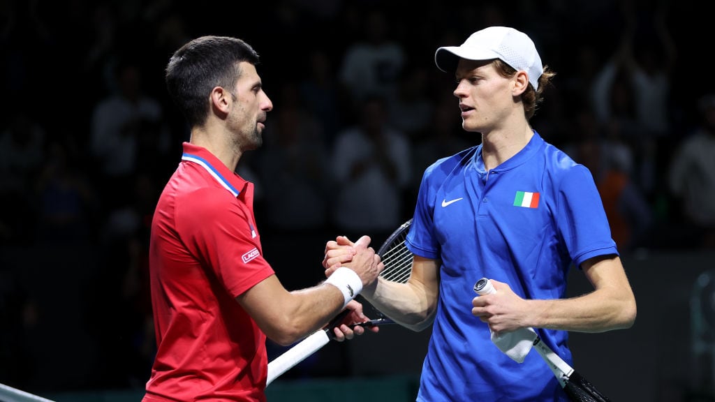 Jannik Sinner volvió a vencer a Djokovic en la Copa Davis.