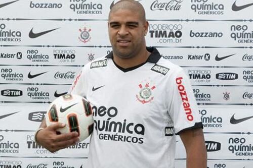 Lamentable estado del “Emperador” Adriano: esta fue la reacción de la prensa internacional