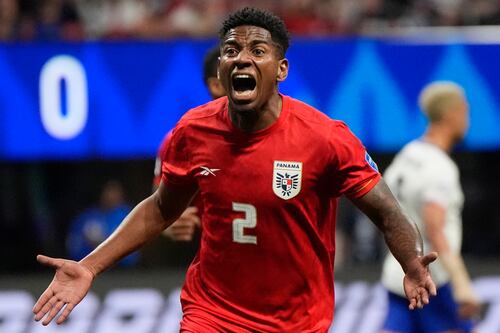 Panamá aprovecha expulsión para vencer a EEUU y se levanta en la Copa América