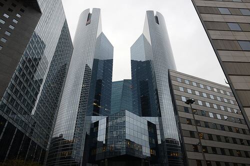 Fusión de UBS con Credit Suisse crea efecto “bola de nieve” en bancos europeos
