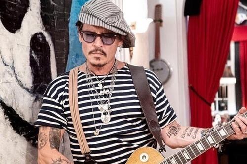 Sale la primera foto Johnny Depp como el rey Luis XV: está irreconocible y es perfecto