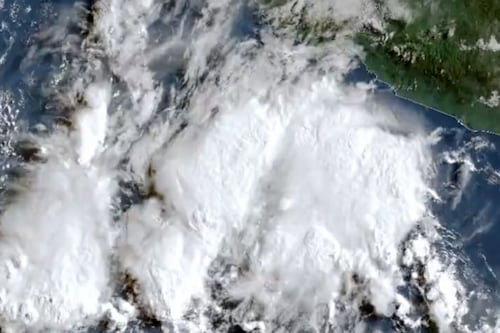 La tormenta tropical “Dora” se fortalece en costas mexicanas del Pacífico