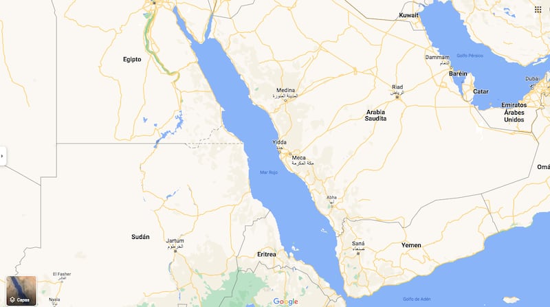 El mar Rojo se encuentra entre Arabia Saudita, parte de Egipto y Sudán