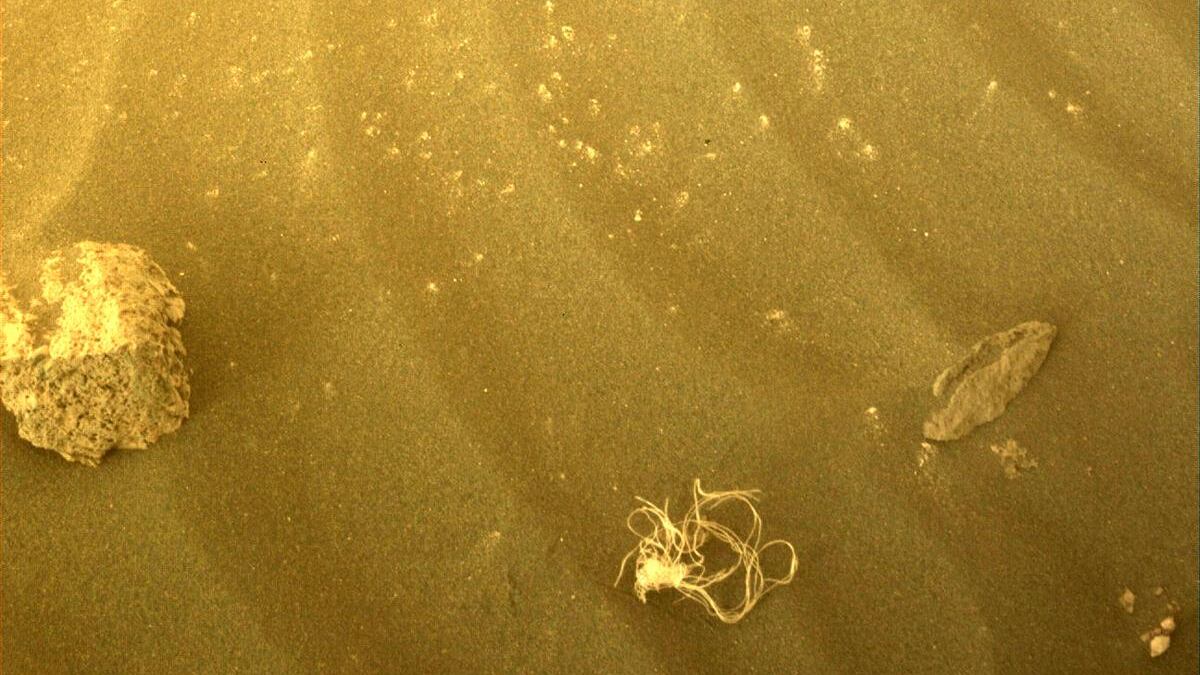 Una imagen de unos supuestos espaguetis en la superficie de Marte.