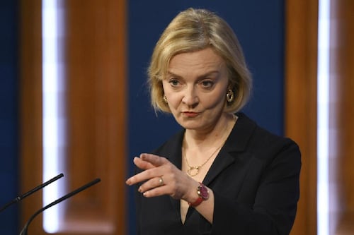 Liz Truss cesa a su Ministro de Finanzas tras polémica reforma fiscal en Reino Unido