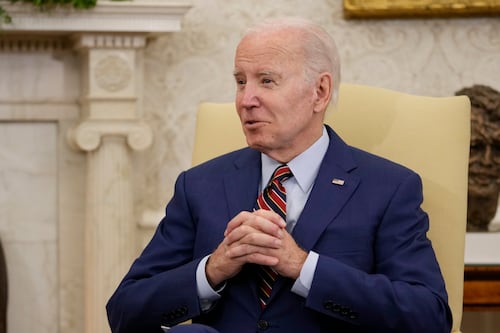 Casa Blanca defiende a Biden tras manejo de documentos clasificados