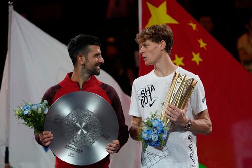 Sinner evita el título 100 de Djokovic