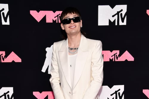 Detienen a una persona por amenazas a cantante Peso Pluma en norte de México