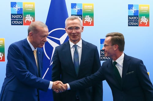 Turquía aplaza decisión sobre el ingreso de Suecia a la OTAN