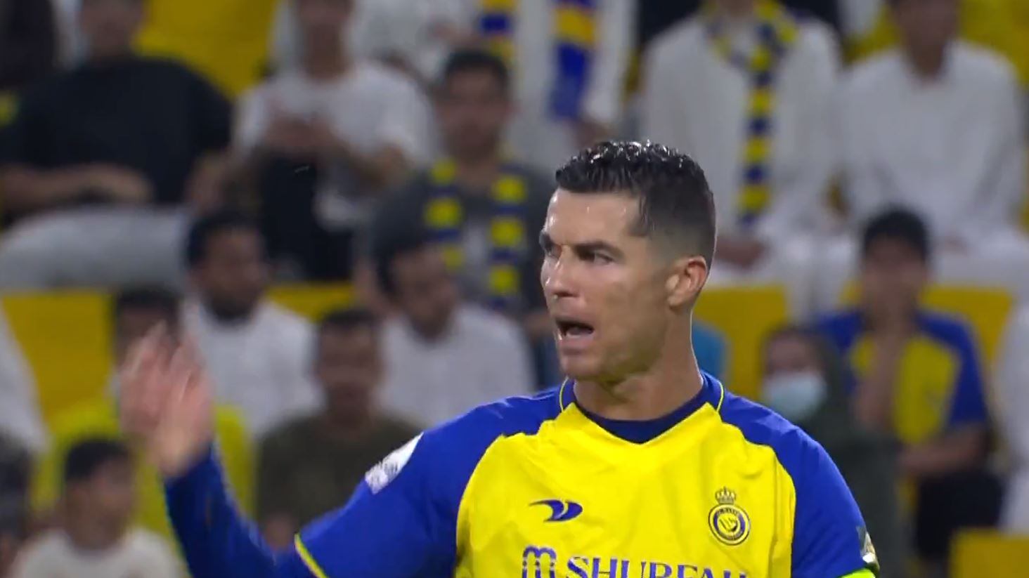 Cristiano Ronaldo se salió de control con el árbitro y lo llenó de insultos