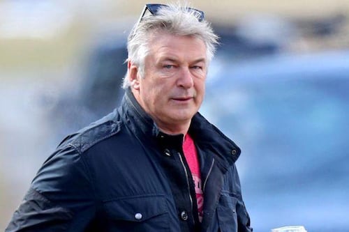 Nuevas investigaciones señalan que Alec Baldwin no habría accionado el arma que mató a Halyna Hutchins