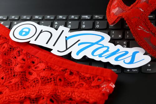 Abuela de 70 años se convierte en una estrella de Onlyfans: revela que su hija no habla con ella debido a su trabajo