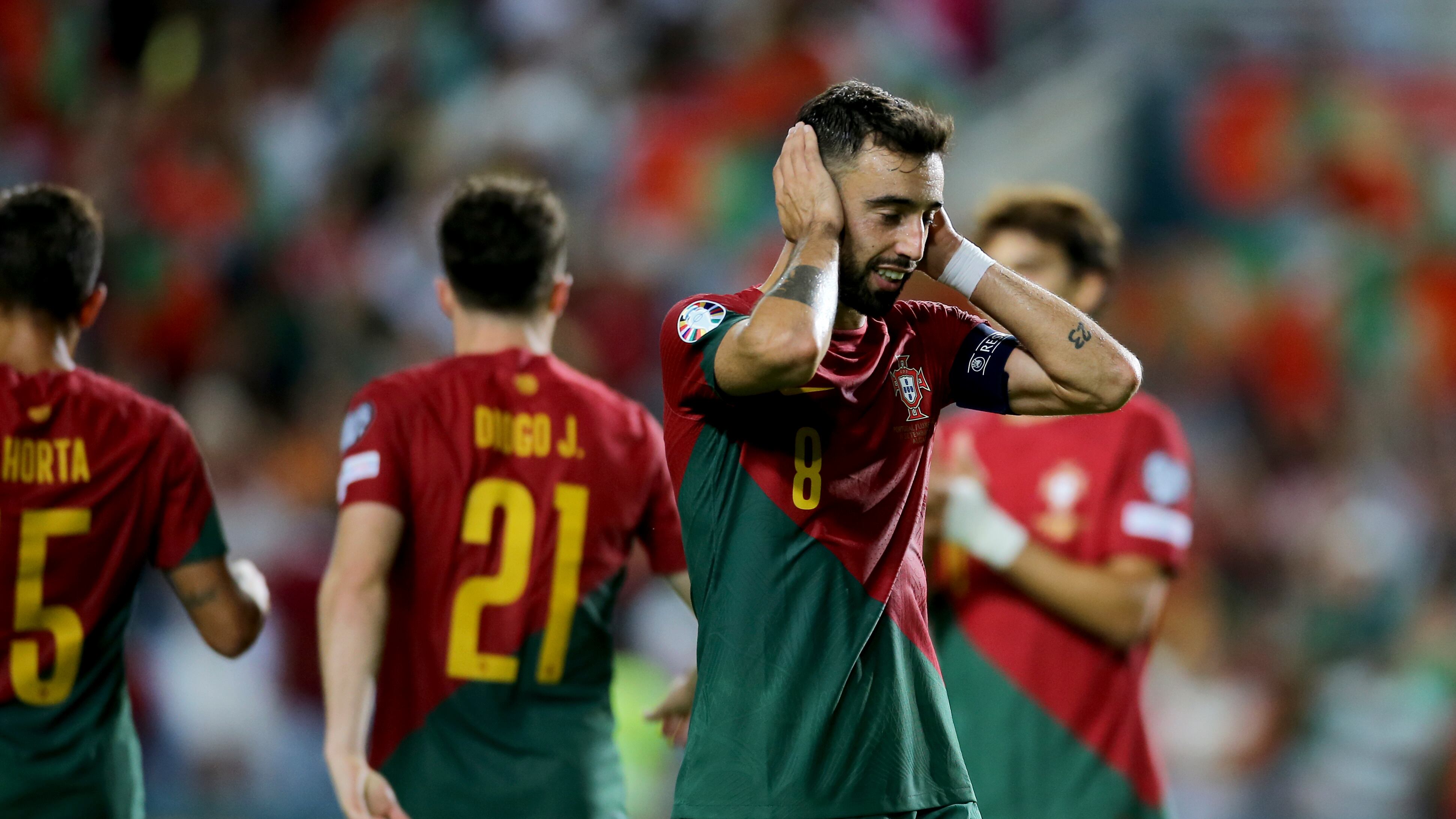 Bruno Fernandes reacciona tras marcar el octavo gol de Portugal ante Luxemburgo por las eliminatorias de la Eurocopa.