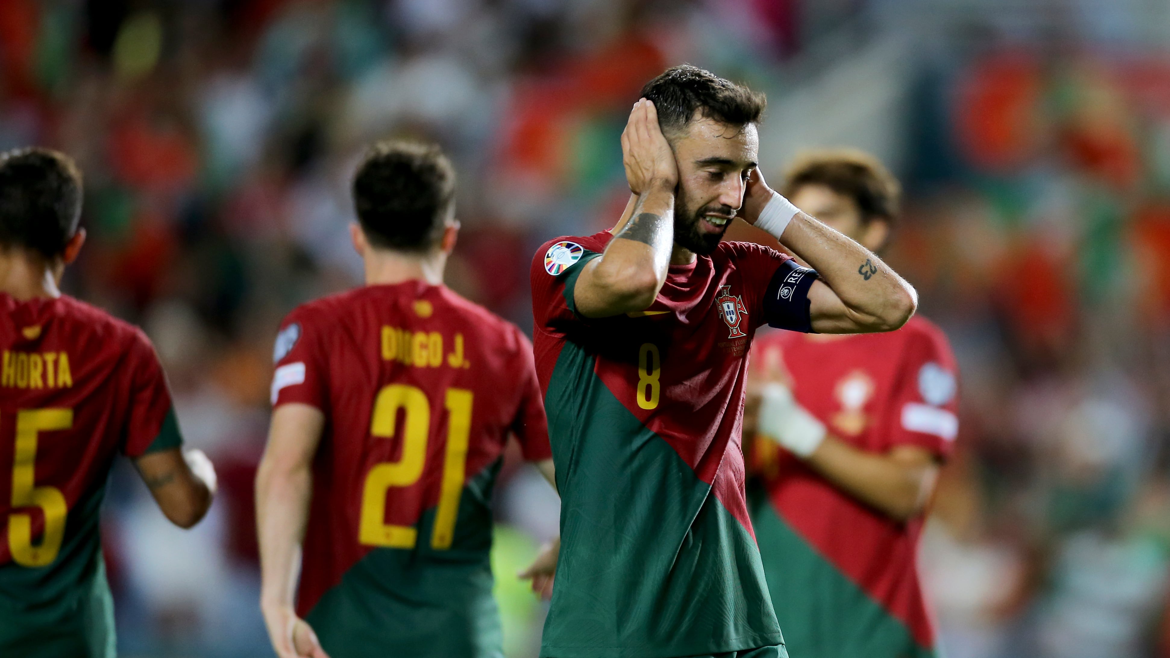 Bruno Fernandes reacciona tras marcar el octavo gol de Portugal ante Luxemburgo por las eliminatorias de la Eurocopa.