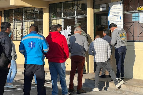 Ecuador realiza segunda vuelta de elecciones presidenciales “atípicas” y empañadas por la violencia