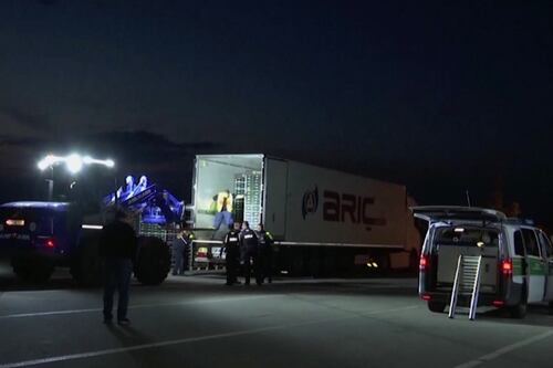 Rescatan a seis mujeres de un camión refrigerado en Francia tras una llamada de auxilio a reportera