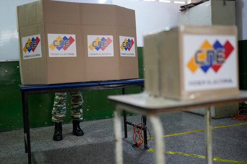 Venezolanos aprueban referendo para reclamar soberanía de territorio en disputa con Guyana